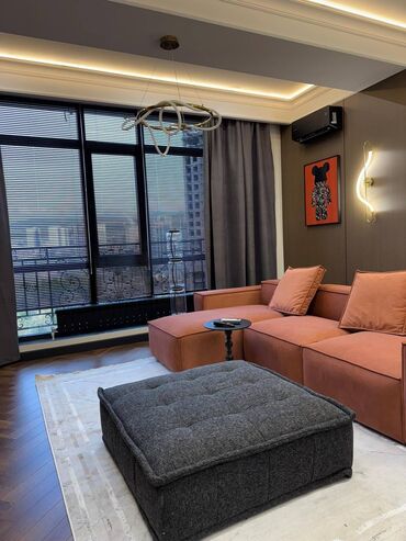 продаю 2х команатную квартиру в 7 мкр: 2 бөлмө, 79 кв. м, Элитка, 7 кабат, Дизайнердик ремонт