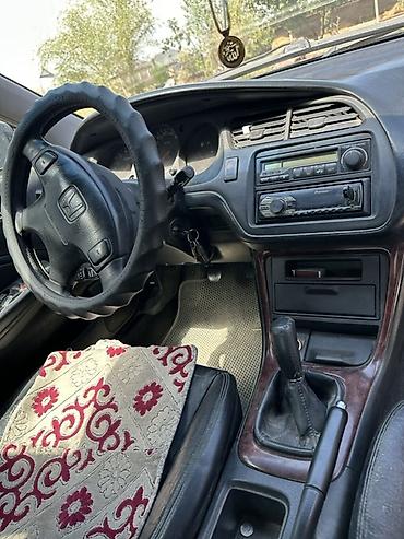 кожаная: Honda Accord: 2000 г., 2 л, Механика, Бензин, Седан — 4