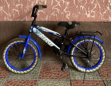 Спорт и хобби: Продаю велосипед в отличном состоянии всё в рабочем размер колеса 16