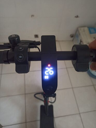 Elektrikli samokatlar: İşlənmiş Elektrik samokat 6", 251 - 350 Vt, 26 - 35 km/s, Ünvandan götürmə