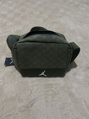 сумка для скрытого ношения документов: Сумка через плечо Air Jordan Monogram цвет хаки. - Компактный