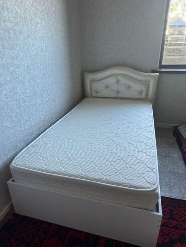 купить бу мягкую мебель: Диван-кровать, цвет - Белый, Б/у