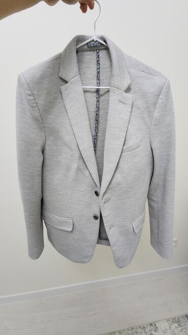 национальные головные уборы: Эркектердин костюму, 4XL, Lc Waikiki, Колдонулган, түсү - Боз, Өзү алып кетүү