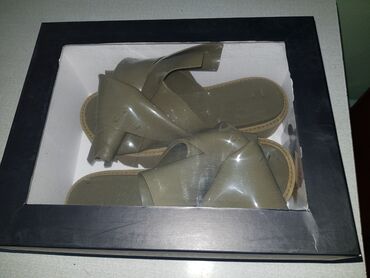 обувь жорданы: Продаю женские босоножки бу в отличном состоянии, неубиваемые