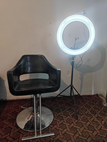 Другое оборудование для салонов красоты: Парикмахерское кресло Продаю всё вместепо отдельности нет кресло