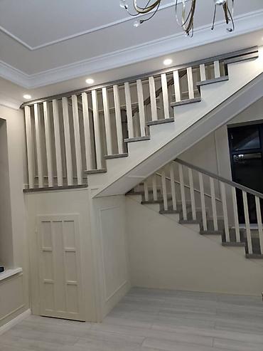 Деревянные лестницы: Деревянная лестница Для дома, Форма лестницы: Г-образная, Стиль: Классический — 28