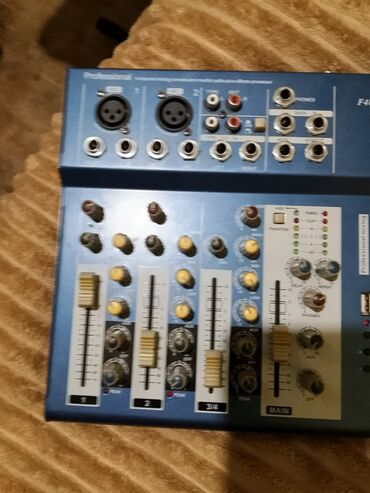 Səs kartları: Audio mikser pulti – F4 modeli Xüsusiyyətlər: - 4 kanallı quruluş: 2