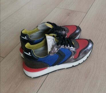 Women's Sneakers and athletic shoes: 37 — 10