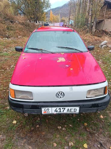 продаю аварийную машину: Volkswagen Passat: 1990 г., 1.8 л, Механика, Бензин, Универсал