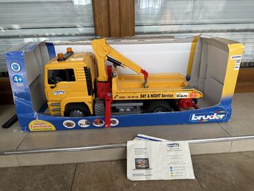 patrolne šape igračke: Bruder original kamion sa originalnom kutijom i knjizicom. Velicina
