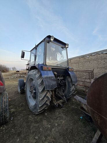 Тракторы МТЗ (Беларус): Модель: 82.1 экспортный, Б/у, 1996 г., С пресс-подборщиком — 20
