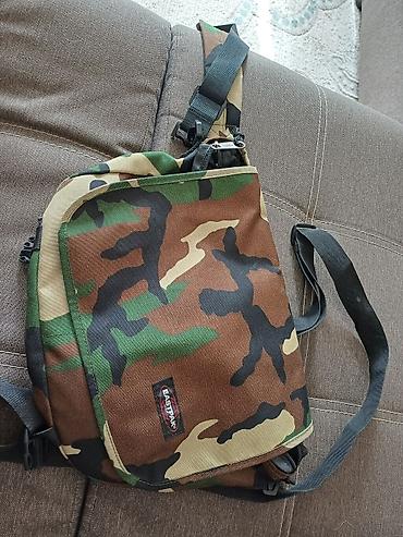 сумки uniqlo: Сумка через плечо Eastpak в камуфляжной расцветке (woodland). - — 1