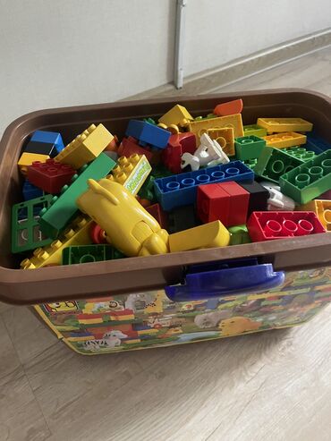 Игрушки: Продам игрушки Lego оригинал Б/у за 2000сом и пирамидку за 200 сом