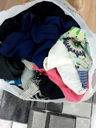 вещи из кореи: Отдам даром пакет вещей (джинсы кофты платья) 40-42 размер