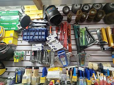 Монтажная пена: Пена клей Somafix 60 секунд 430 сом; Саморезы по дереву, металлу все — 9