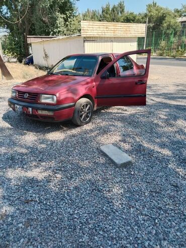 капот на венто: Volkswagen Vento: 1994 г., 1.8 л, Механика, Бензин, Седан