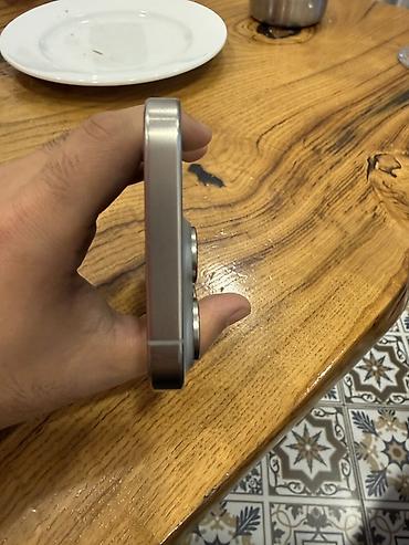 12 iphone: IPhone 15 Pro, Natural Titanium, Face ID — 2