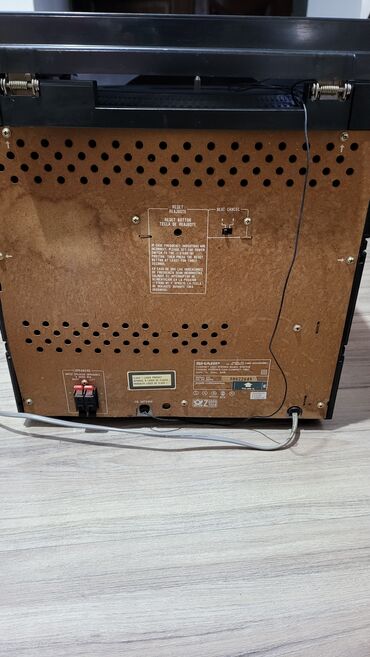 Динамики и колонки: Продам SHARP из 80г, без колонок нету, без пульта, стоял долго, сд — 13