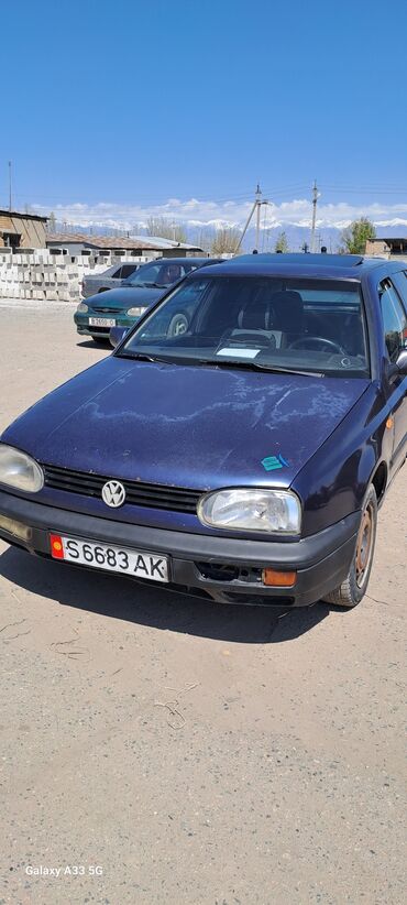 Volkswagen: Volkswagen Golf: 1994 г., 1.6 л, Механика, Бензин, Седан