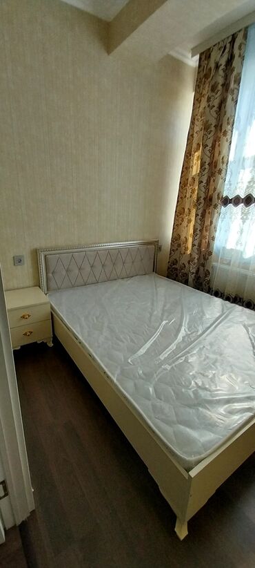 аренда 1 комнатной квартиры: Ev Sosial binalarda 5ci mərtəbədə yerləşir. 1 yataq otağı+zal(mətbəx