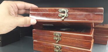 Masaüstü oyunlar: Taxta qutuda domino dəsti - Şık, cilalanmış taxta qutu: üst hissədə — 9