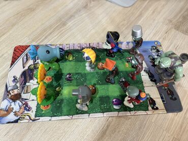 Игрушки: Игровой набор по мотивам Plants vs. Zombies 3 комплекта все фигурки — 11