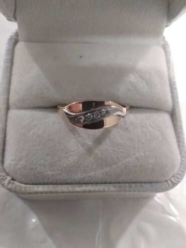золотое кольцо 583: Кольцо с бриллиантом красное золото 583 пробы вес 2.7 гр размер 17.5