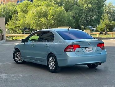 masin kreditle: Honda Civic Hybrid sedan - Kuzov: 4 qapılı sedan, açıq mavi rəng - — 5