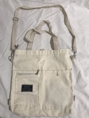 спортивная сумка бу: Продаю вместительную белую сумку(шопер) Вмещается А4,внутри так же