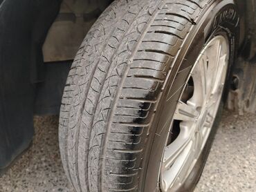 Toyota: Toyota Aqua hibrid hetçbek - Gövdə: 5 qapılı hetçbek, ağ rəng - Güc — 8