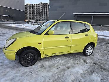 Daihatsu: Daihatsu Sirion: 1998 г., 0.1 л, Механика, Бензин, Хэтчбэк — 2