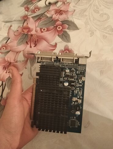 Videokartlar: Satılır: 4 işlək videokart bir yerdə Videokartlar: GeForce 9600 GTX — 17