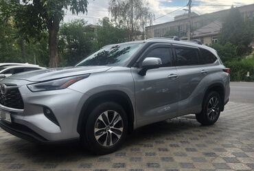 гибрид машина купить: Toyota Highlander (последнее поколение), серебристый кроссовер