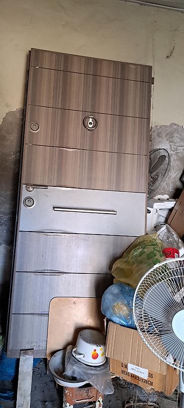 Çöl qapısı üstdən sökülmə 120man aşağş yeridə var