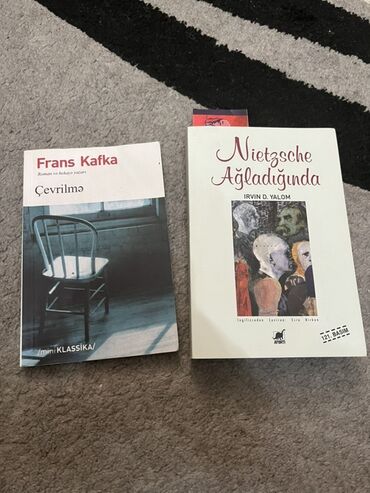 Tavalar: Bu kolleksiyaya Frans Kafkanın "Çevrilmə" və İrvin D. Yalomun
