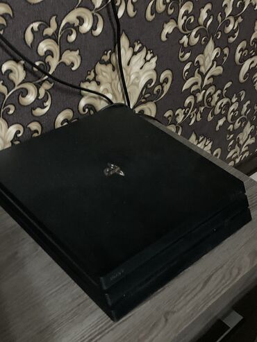 стрептокарпус фифа в Кыргызстан | PS4 (SONY PLAYSTATION 4): Продается! Sony PlayStation 4 pro 4K HDR Память 1Терабайт Состояние