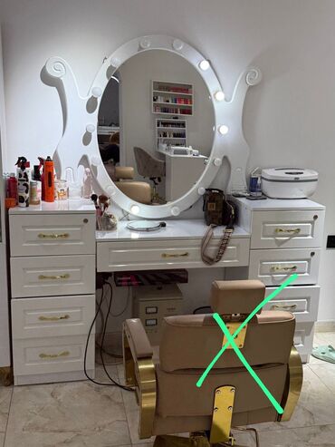 Sifarişlə masa və oturacaq dəstləri: İşlənmiş, Makiyaj üçün masa, Güzgülü