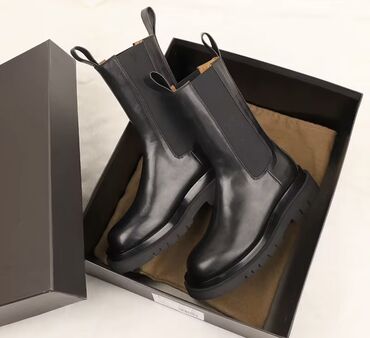 обувь лоферы: Женские черные челси Абсолютно новые! В коробке ! Размер 38. По