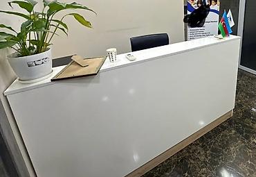 reception stolu satilir: Resepşin masası -( ölçü:hündürlüyü 1.20 -eni 200)-300azn — 1