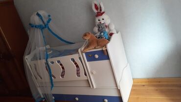 шкаф в нише: Для девочки и мальчика, Четырехугольная, Колыбель, С бортиками, Без матраса, Без механизма качания