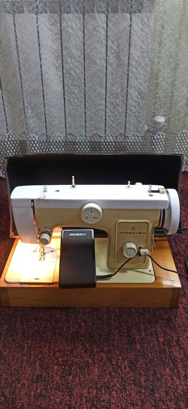 электрическая швейная машина: Швейная машина Chayka, Электромеханическая, Автомат