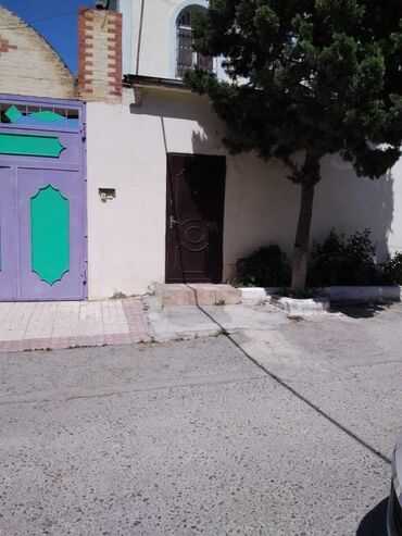 neftciler kiraye evler: Neftçilər metrosu Nazlı saray restoran arxasında həyət evi 1 otaq
