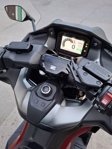 Honda: Honda Forza (serija maxi skutera) – crveno/crna - Snažan i ekonomičan — 7