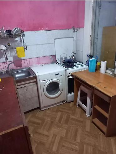 berde kiraye: Evdə 3 otaq var .hər otaqda 1 nəfər qalır .2 nəfər otaq yoldaşı — 4