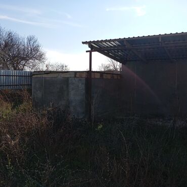 Həyət evləri və villaların satışı: Satılır: həyət evi və geniş torpaq sahesi 30 sat torpağı var 2 otaq — 8