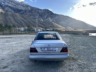 Другие детали салона: Mercedes-Benz — E220 - Классический интерьер с синим текстильным — 8