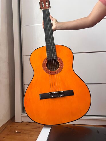 Gitaralar: Klassik gitara, Akkord, İşlənmiş, Ünvandan götürmə, Ödənişli çatdırılma