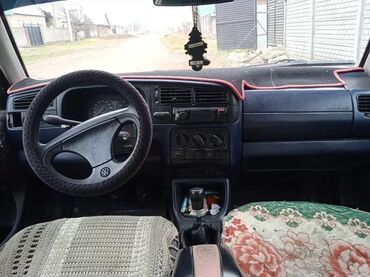 volkswagen 2001: Volkswagen Golf: 1993 г., 1.8 л, Механика, Бензин, Хэтчбэк