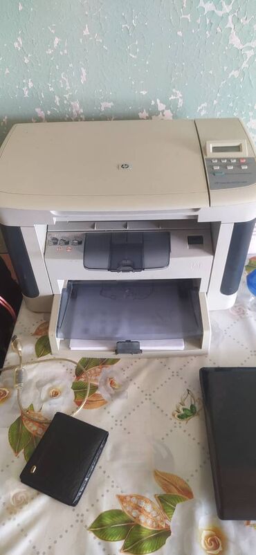 printer aparati: Hp 1120 laserjet. Toz boya, bir doluma 2000 cap edir, telefonada qoşub