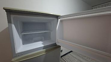 mini refrigerator: Холодильник двухкамерный с верхней морозильной камерой. Б/У — 4